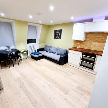Stylish London Apartment With Terrace & Parking Exterior foto